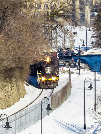 Jan 15 Train nearing the Memorial Street Bridge